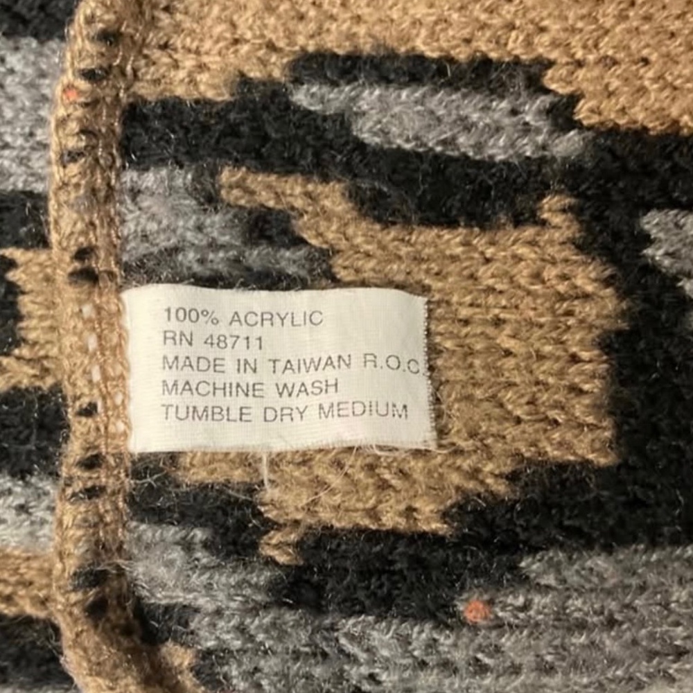 1 Hunting Hat and 1 Camouflage Scarf - Picture 3 of 4